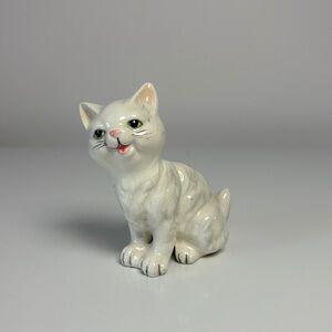 Vintage Ceramic Porcelain White and Gray kitten Cat Figurine Made in Japan MCM